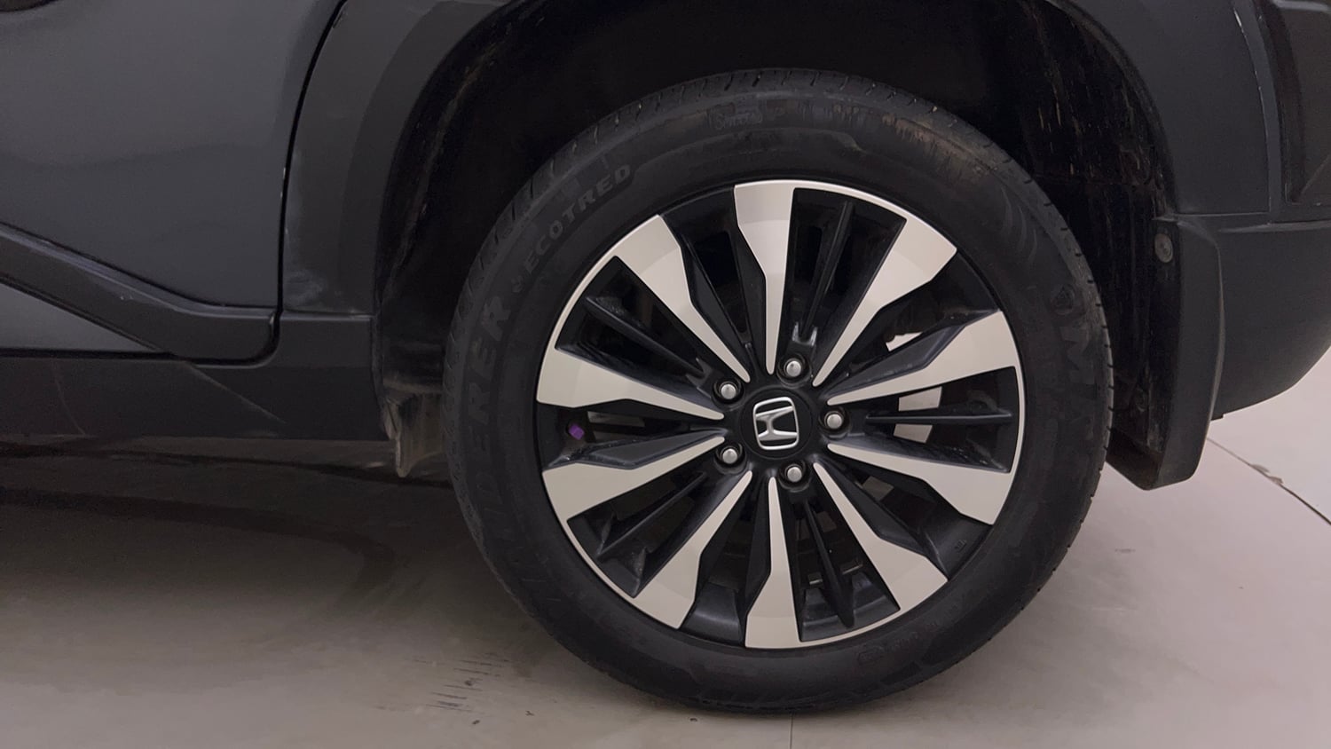 Used 2025 Honda Elevate ZX CVT Petrol Automatic tyres LEFT REAR TYRE RIM VIEW