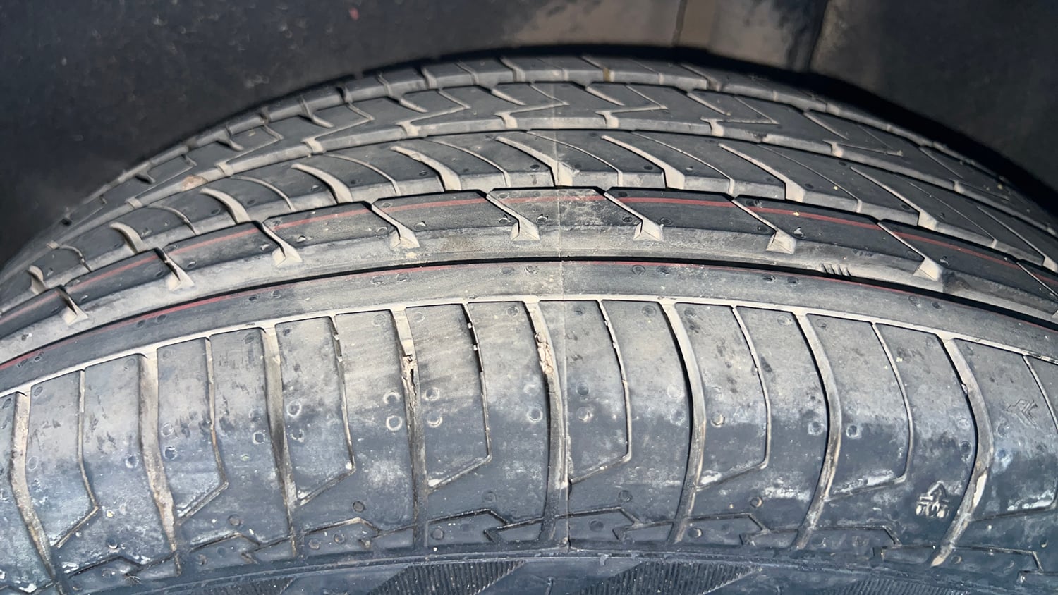 Used 2015 Ford EcoSport Titanium 1.5L Ti-VCT AT Petrol Automatic tyres LEFT REAR TYRE TREAD VIEW