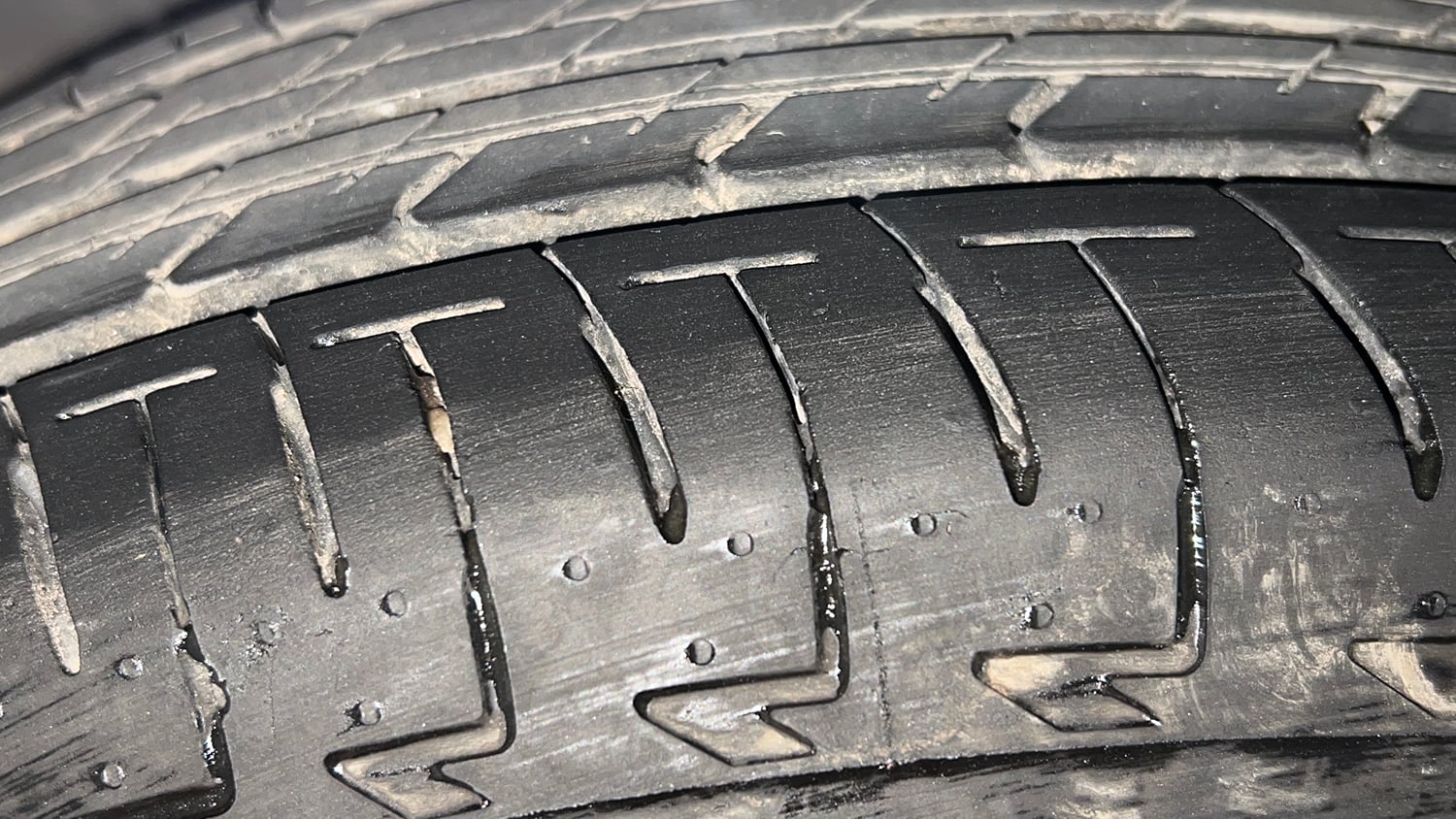 Used 2022 Maruti Suzuki Celerio ZXi Petrol Manual tyres LEFT FRONT TYRE TREAD VIEW