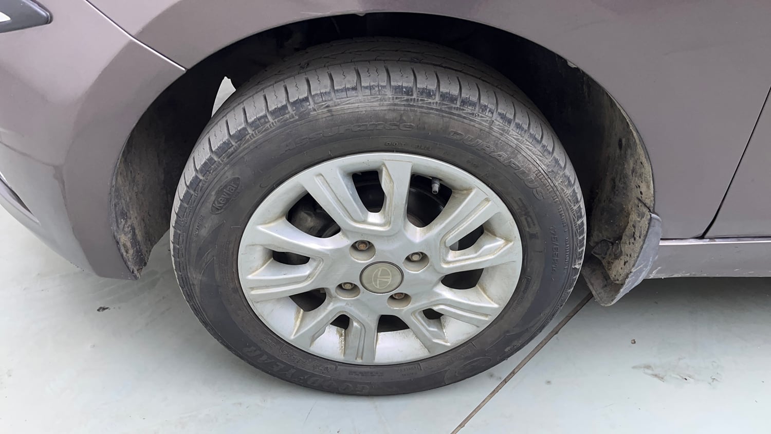Used 2018 Tata Tiago Revotron XZ Petrol Manual tyres LEFT FRONT TYRE RIM VIEW