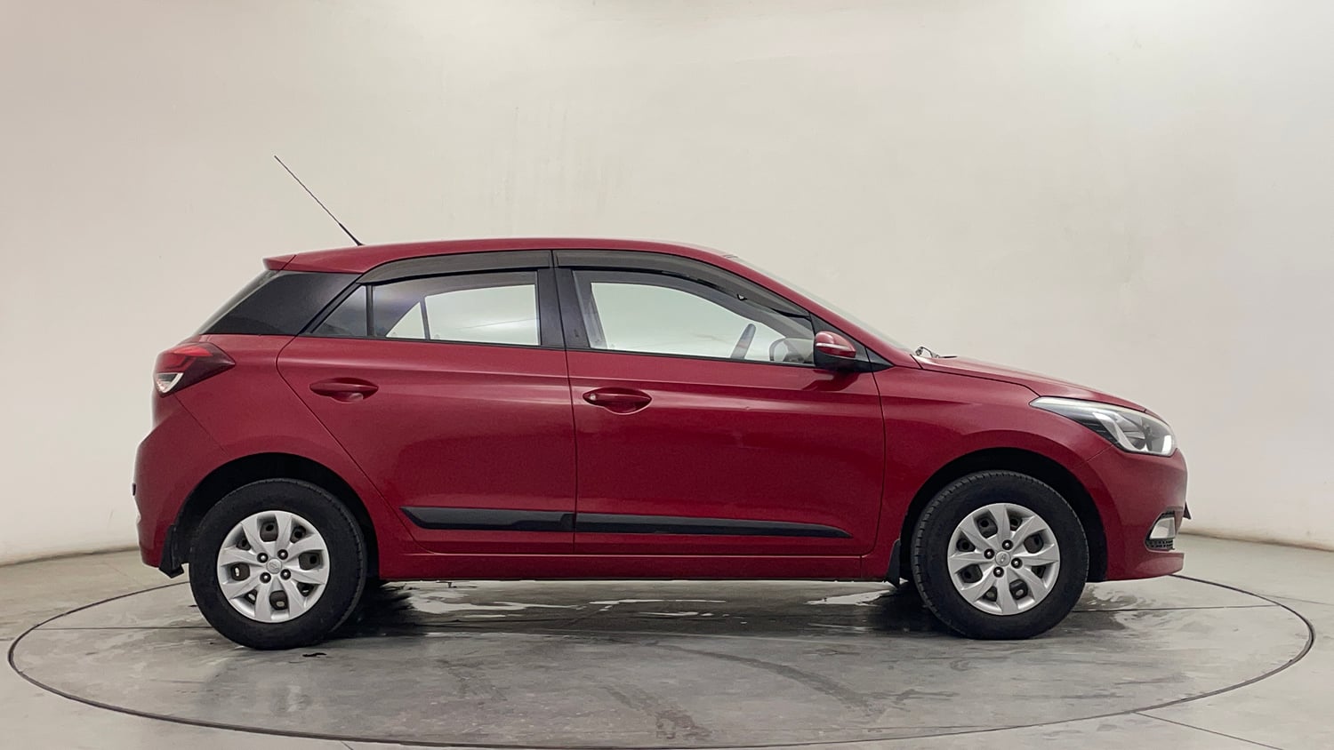 Used 2016 Hyundai Elite i20 Sportz 1.2 Petrol Manual exterior RIGHT SIDE VIEW