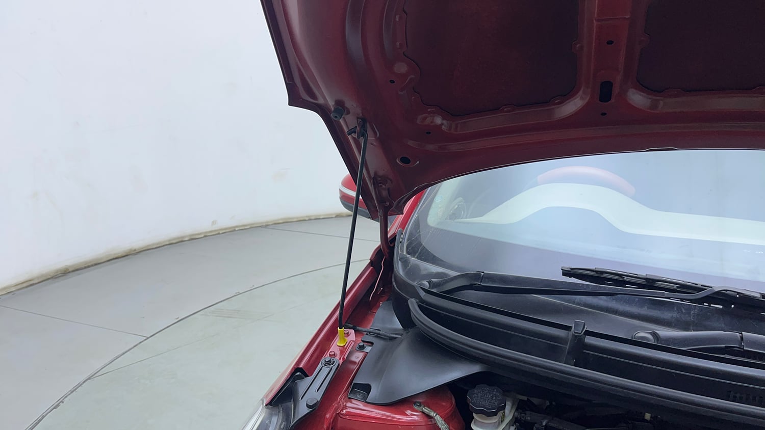 Used 2017 Hyundai Elite i20 Sportz 1.2 Petrol Manual engine ENGINE RIGHT SIDE HINGE & APRON VIEW