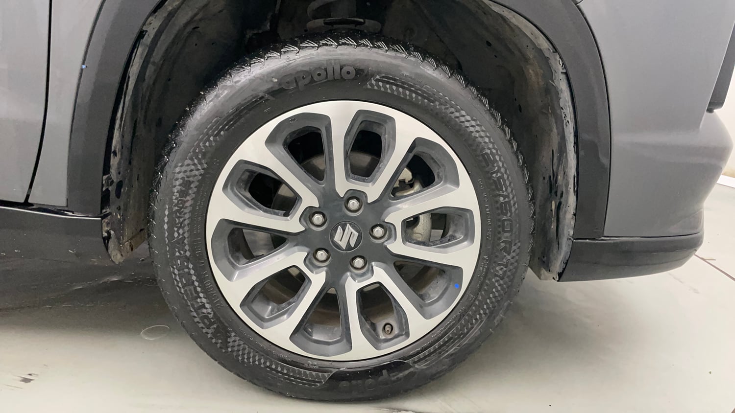 Used 2023 Maruti Suzuki Grand Vitara Zeta Plus Intelligent Hybrid eCVT Hybrid Automatic tyres RIGHT FRONT TYRE RIM VIEW