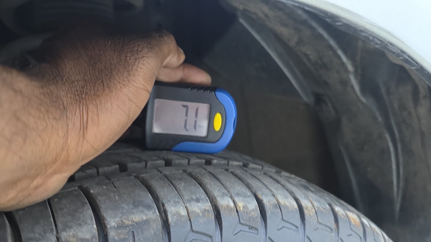 Used 2020 Maruti Suzuki New Ertiga ZXi Petrol Manual tyres LEFT FRONT TYRE TREAD VIEW