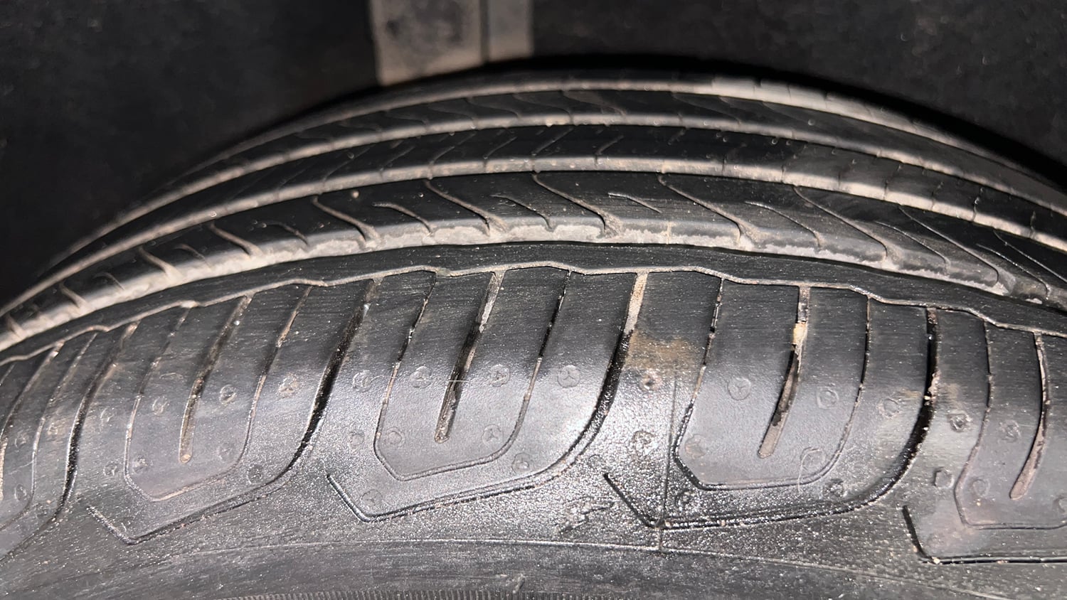 Used 2018 Ford EcoSport Titanium 1.5L Ti-VCT Petrol Manual tyres RIGHT REAR TYRE TREAD VIEW