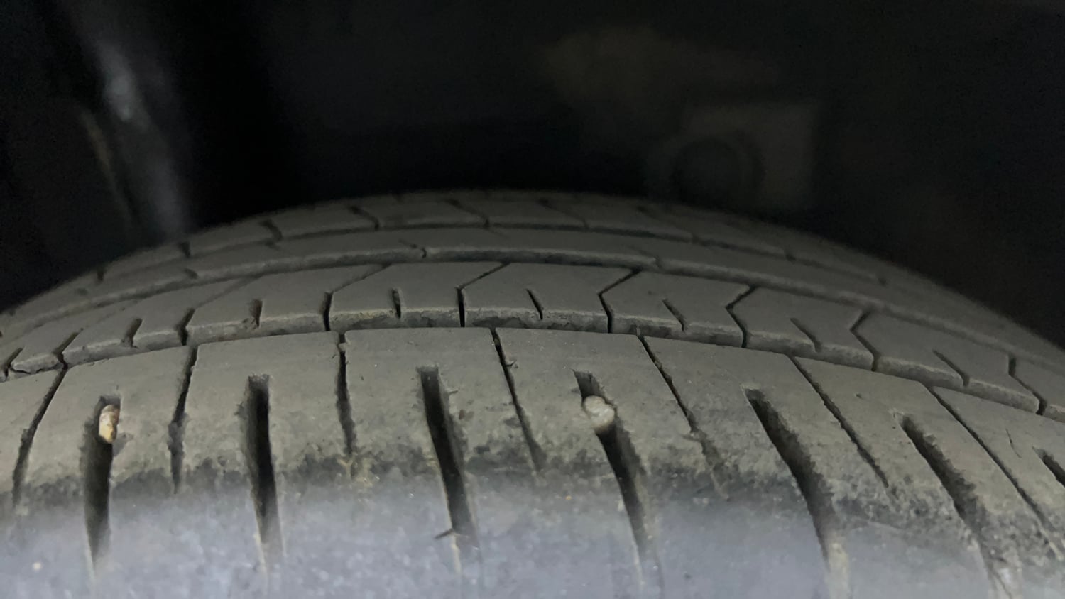 Used 2023 Hyundai Verna SX (O)1.5 MPi Petrol Manual tyres RIGHT REAR TYRE TREAD VIEW