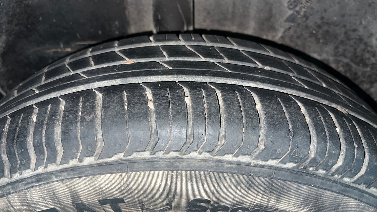 Used 2024 Tata Punch Pure MT Petrol Manual tyres RIGHT REAR TYRE TREAD VIEW