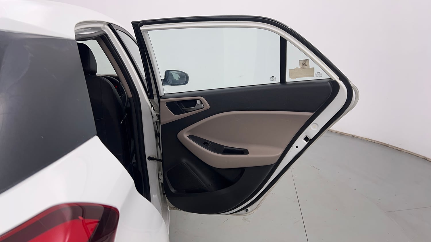 Used 2015 Hyundai Elite i20 Sportz 1.2 Petrol Manual interior RIGHT REAR DOOR OPEN VIEW