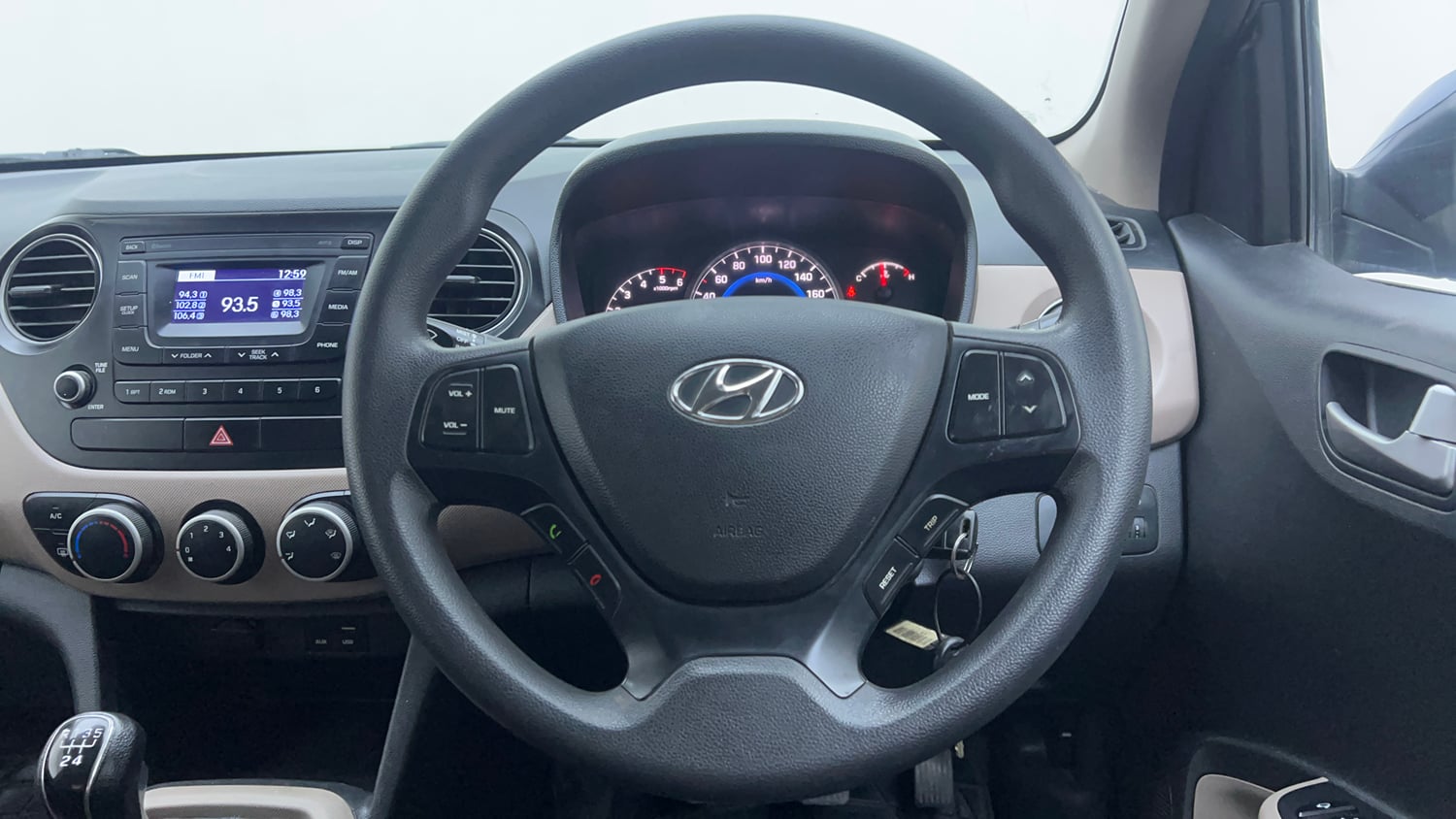 Used 2016 Hyundai Grand i10 Sportz 1.1 CRDi Diesel Manual interior STEERING VIEW