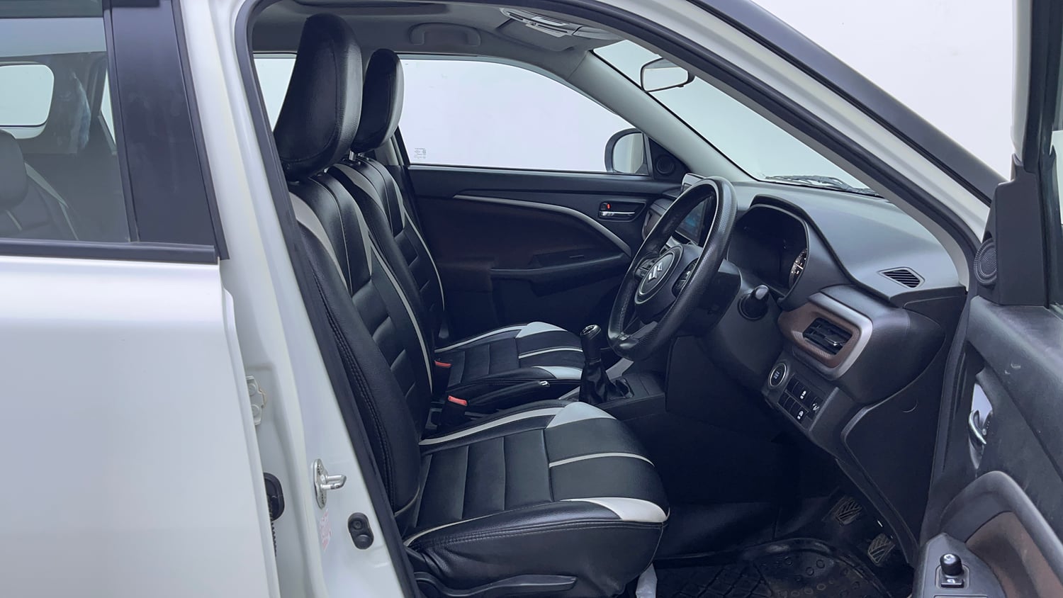 Used 2023 Maruti Suzuki Brezza ZXi Petrol Manual interior RIGHT SIDE FRONT DOOR CABIN VIEW