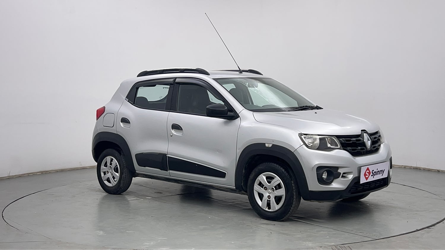 Used 2016 Renault Kwid RXT Petrol Manual exterior RIGHT FRONT CORNER VIEW
