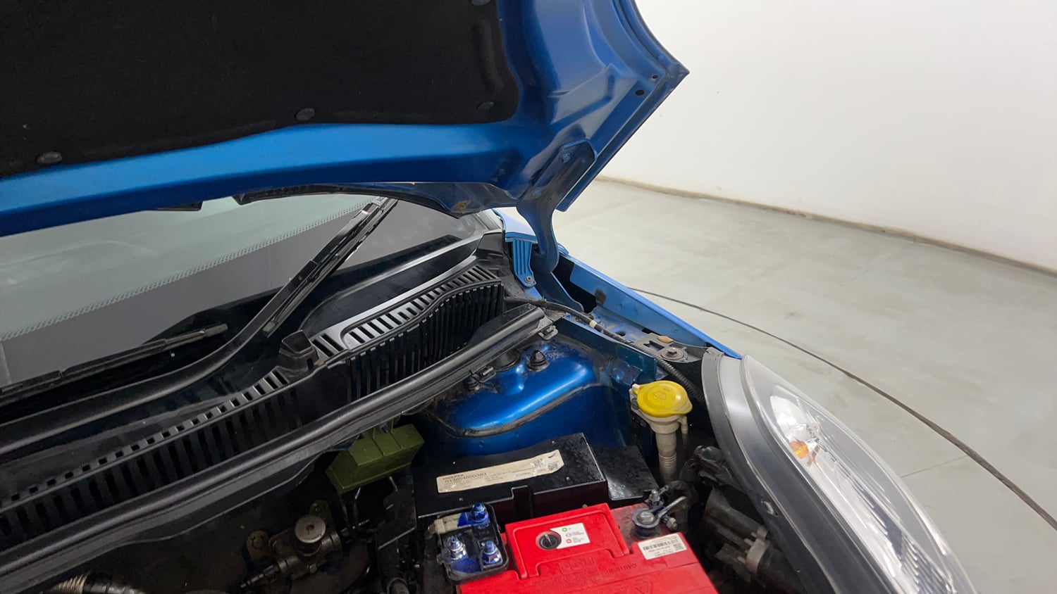 Used 2018 Tata Nexon XZ Plus Diesel Diesel Manual engine ENGINE LEFT SIDE HINGE & APRON VIEW