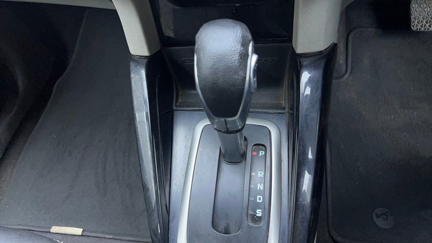 Used 2015 Ford EcoSport Titanium 1.5L Ti-VCT AT Petrol Automatic interior GEAR  KNOB VIEW