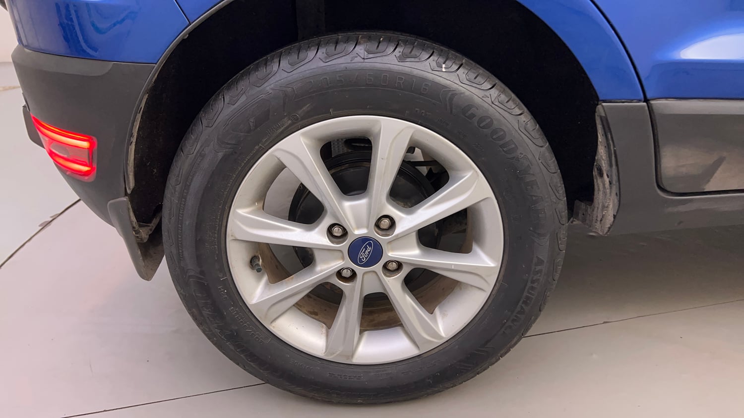 Used 2018 Ford EcoSport Titanium 1.5L Ti-VCT Petrol Manual tyres RIGHT REAR TYRE RIM VIEW