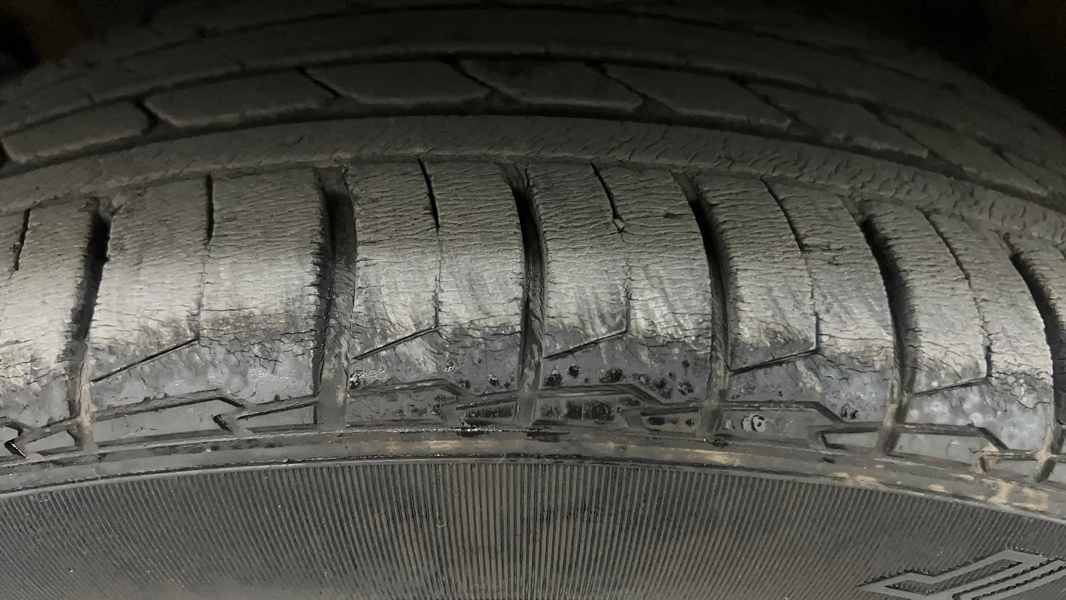 Used 2022 Kia Seltos X Line 1.4 DCT Petrol Automatic tyres LEFT FRONT TYRE TREAD VIEW