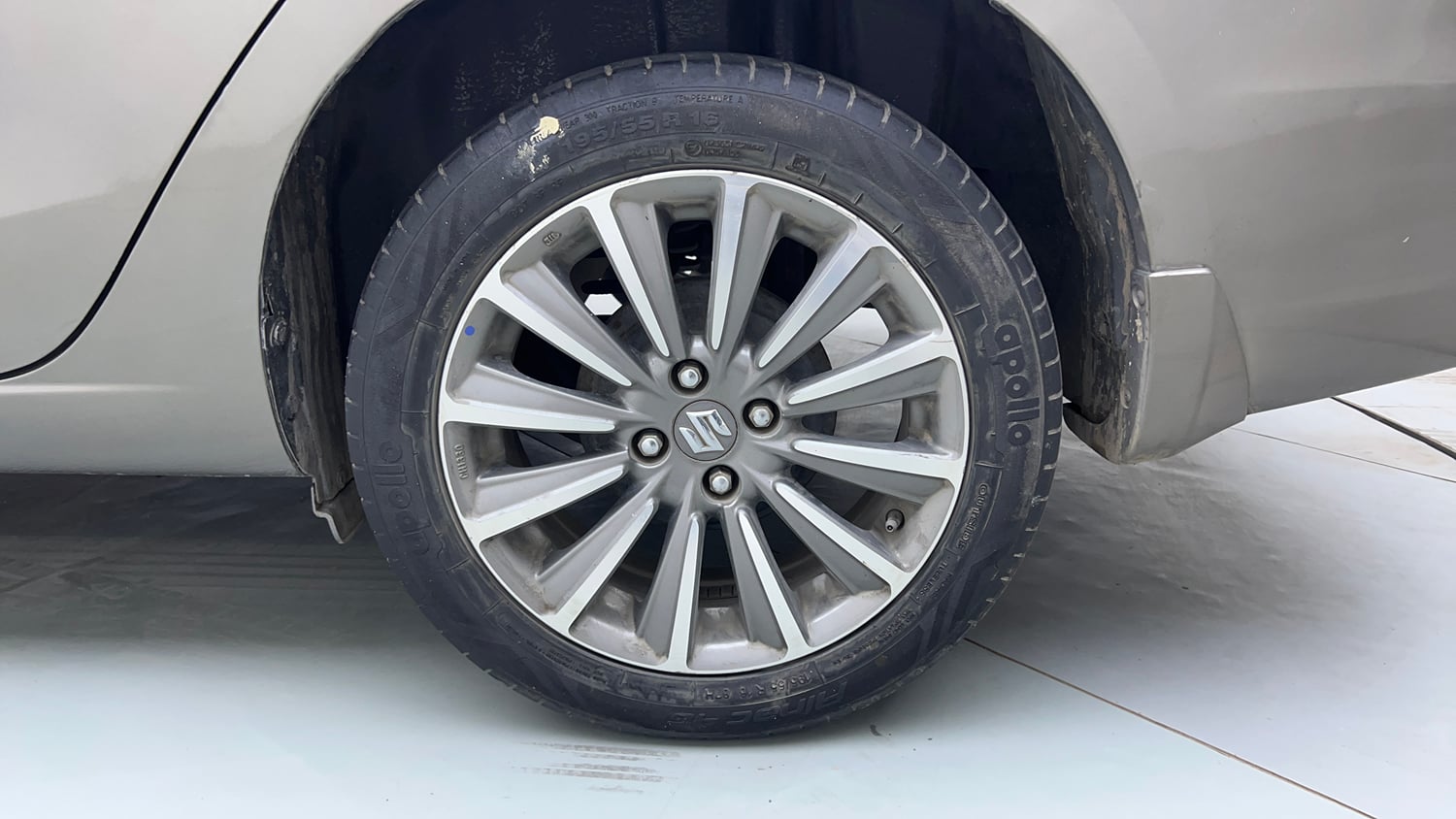 Used 2020 Maruti Suzuki Ciaz Alpha 1.5 AT Petrol Automatic tyres LEFT REAR TYRE RIM VIEW