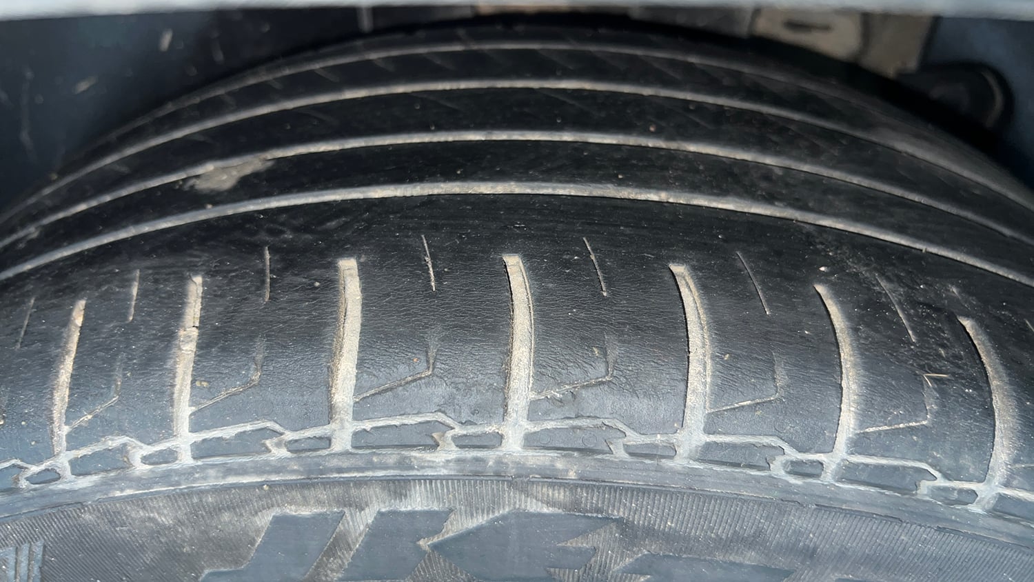 Used 2023 Kia Seltos X Line 1.4 DCT Petrol Automatic tyres LEFT REAR TYRE TREAD VIEW