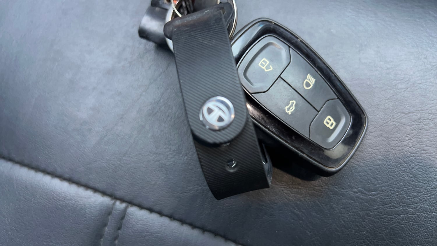 Used 2020 Tata Altroz XZ Petrol Petrol Manual extra CAR KEY VIEW