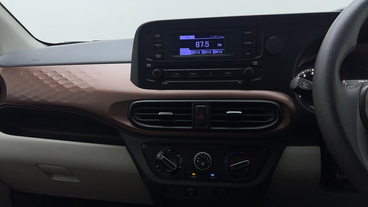 Used 2021 Hyundai Aura S 1.2 CNG Cng Manual top_features Integrated (in-dash) music system