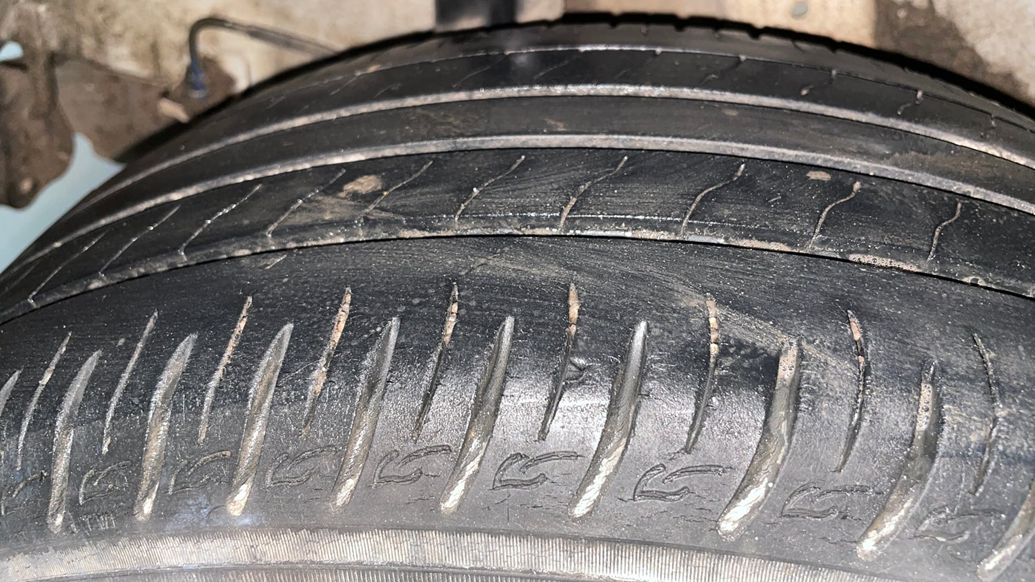 Used 2021 Hyundai Venue SX Plus 1.0 Turbo DCT Petrol Automatic tyres RIGHT REAR TYRE TREAD VIEW