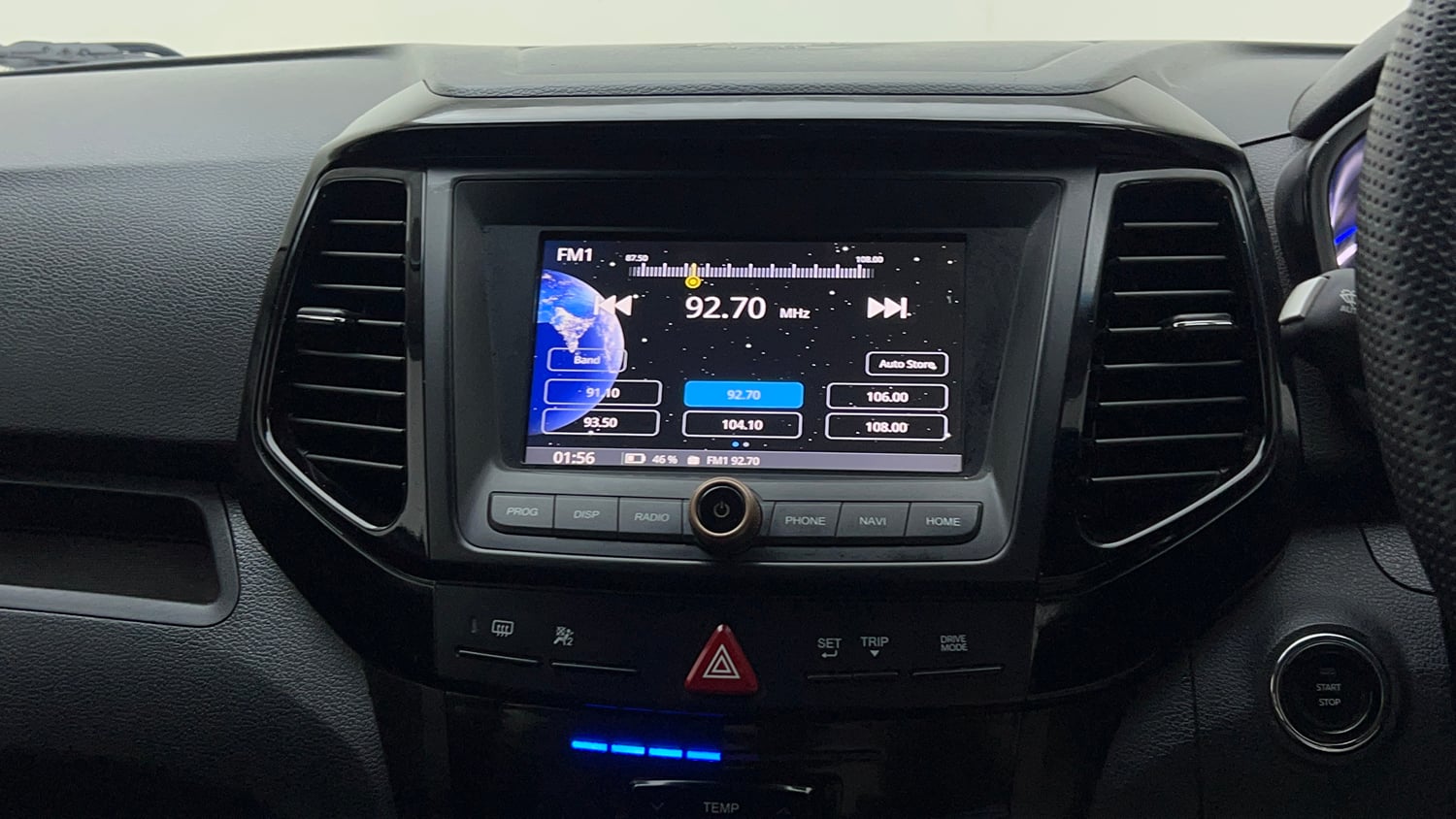 Used 2024 Mahindra XUV400 EL 39.4 KWH Dual Tone Electric Automatic top_features Integrated (in-dash) music system