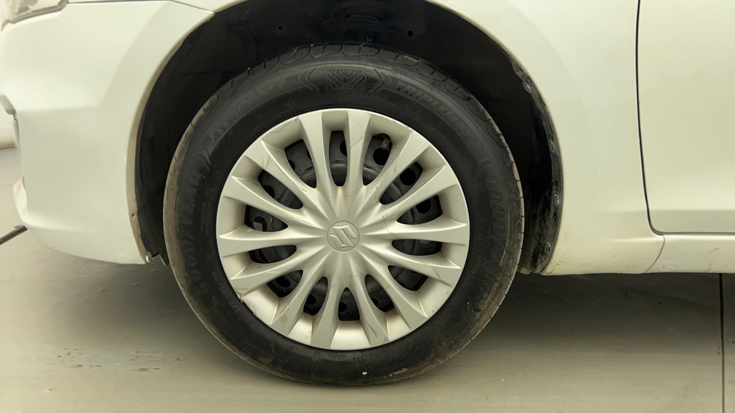 Used 2016 Maruti Suzuki Ciaz VXi+ Petrol Manual tyres LEFT FRONT TYRE RIM VIEW