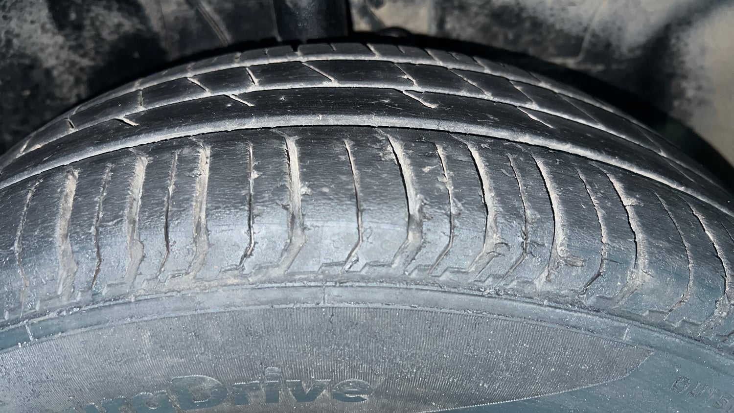 Used 2022 Tata Punch Accomplished MT Petrol Manual tyres RIGHT FRONT TYRE TREAD VIEW