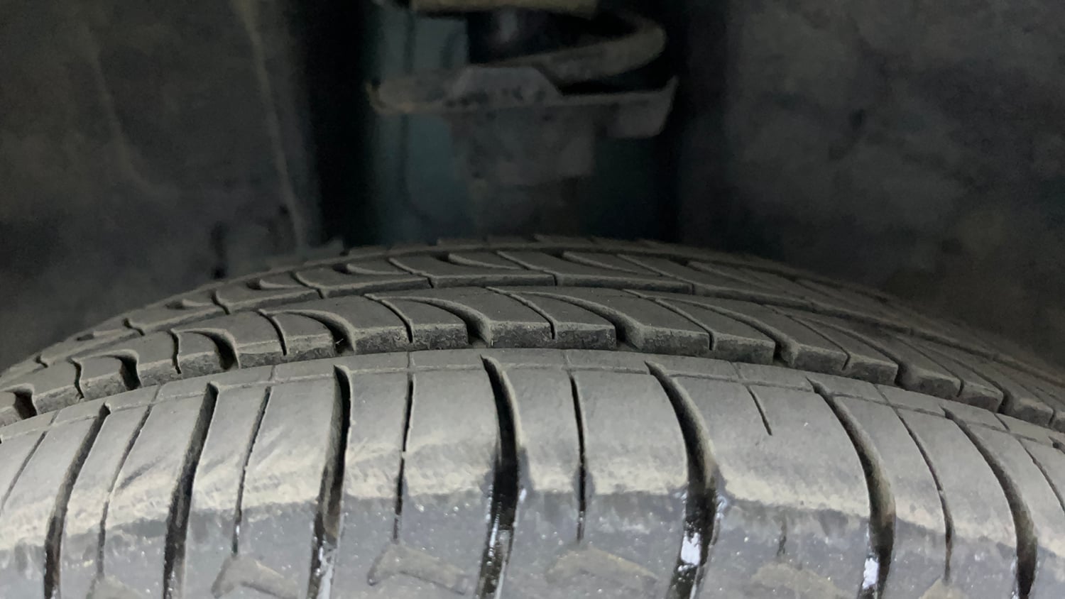 Used 2022 Renault Kwid RXT 1.0 (O) Petrol Manual tyres LEFT FRONT TYRE TREAD VIEW