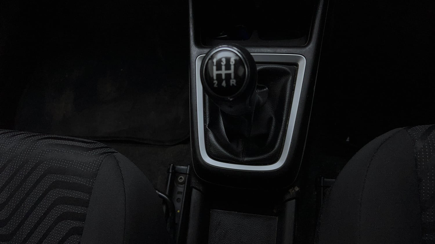 Used 2019 Maruti Suzuki Swift ZXi Petrol Manual interior GEAR  KNOB VIEW