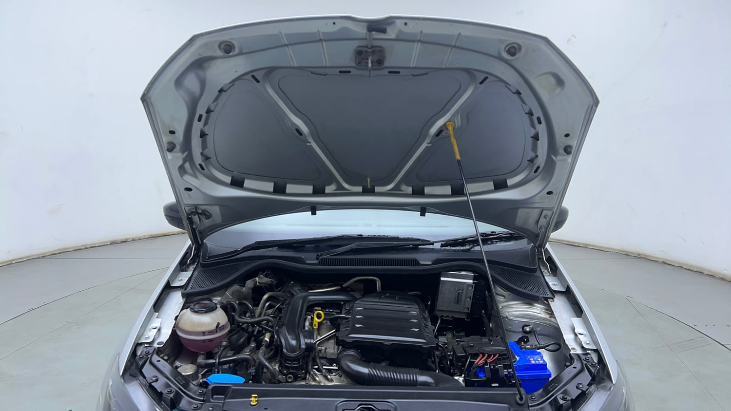 Used 2022 Volkswagen Vento Highline 1.0L TSI Petrol Manual engine ENGINE & BONNET OPEN FRONT VIEW