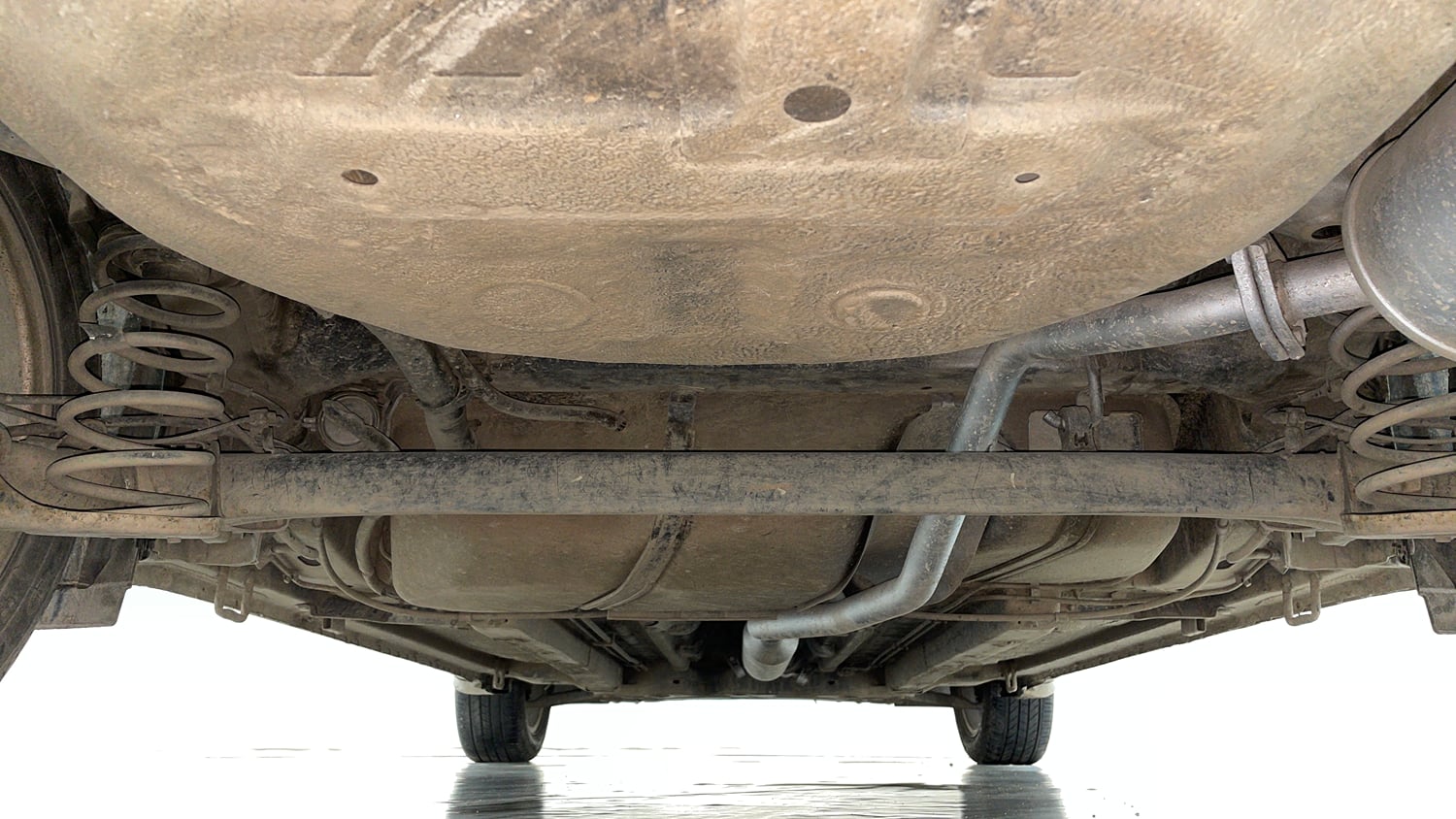 Used 2017 Maruti Suzuki Ciaz ZXi  AT Petrol Automatic extra REAR UNDERBODY VIEW (TAKEN FROM REAR)