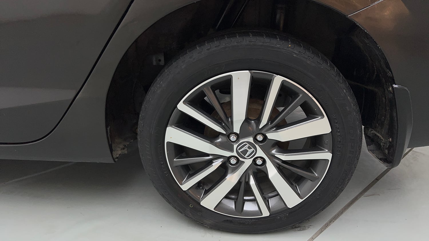 Used 2021 Honda City ZX CVT Petrol Petrol Automatic tyres LEFT REAR TYRE RIM VIEW