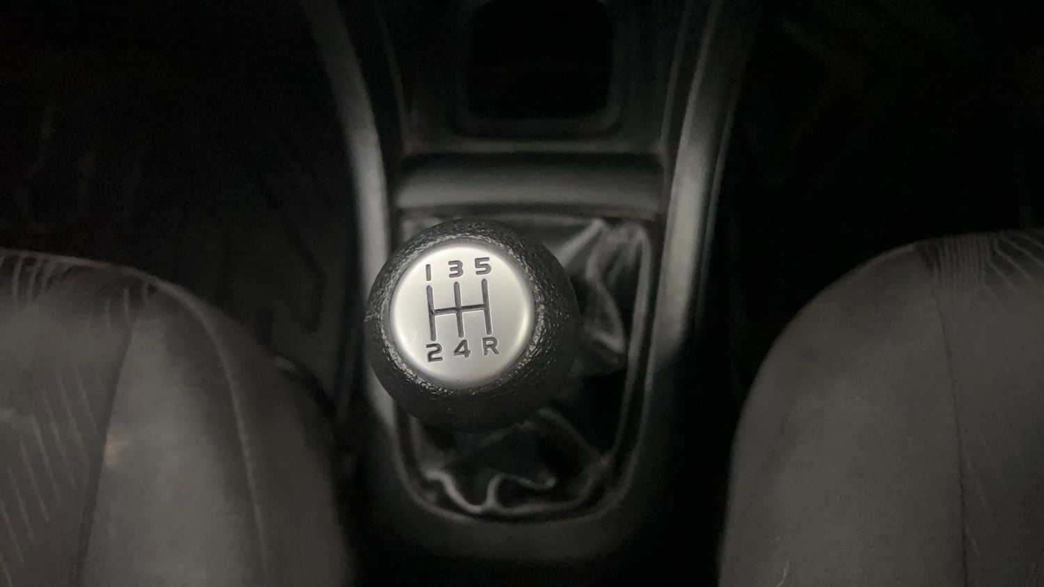 Used 2014 Maruti Suzuki Swift VXi Petrol Manual interior GEAR  KNOB VIEW