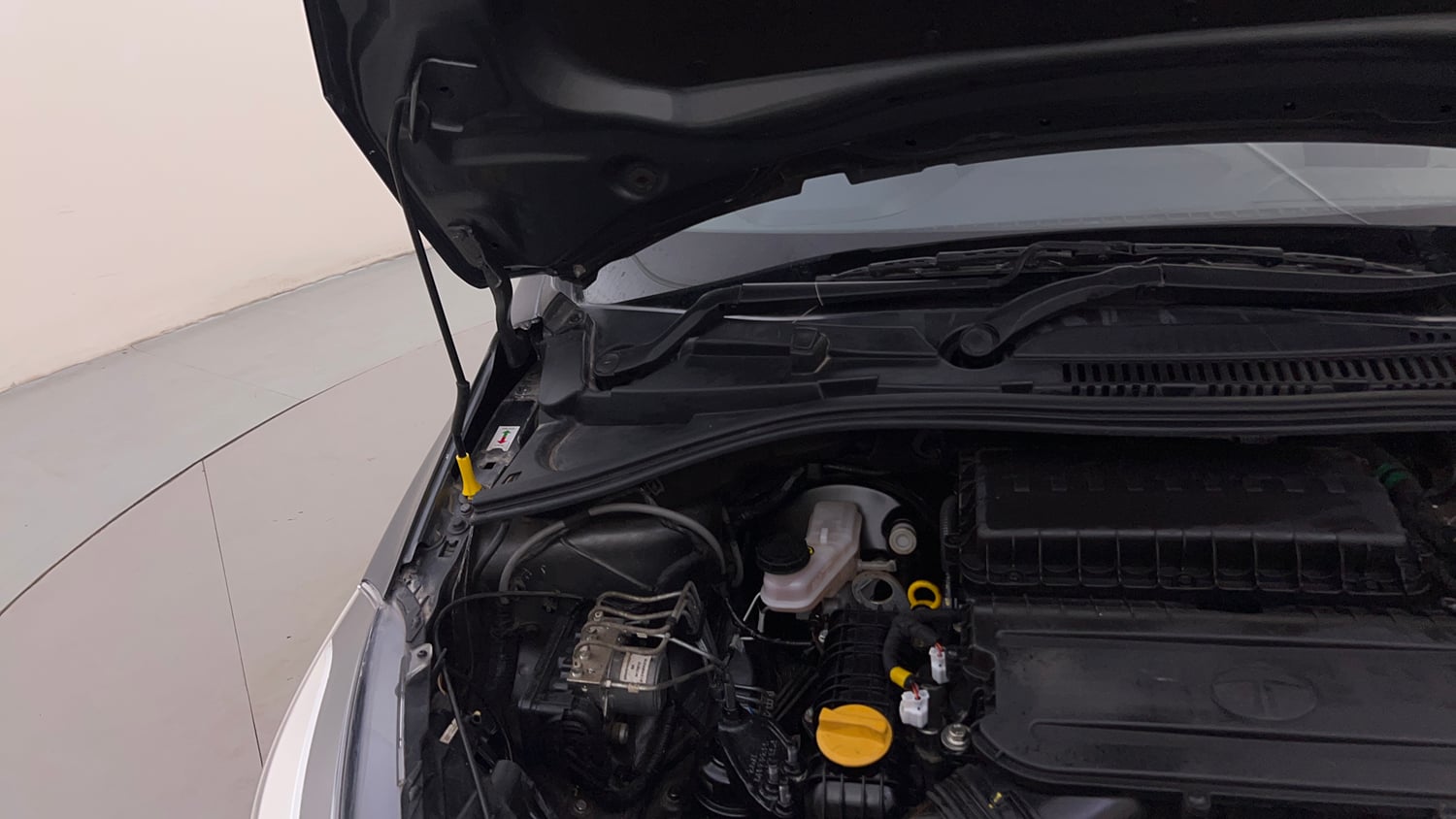 Used 2024 Tata Tiago XZA Plus Petrol Automatic engine ENGINE RIGHT SIDE HINGE & APRON VIEW