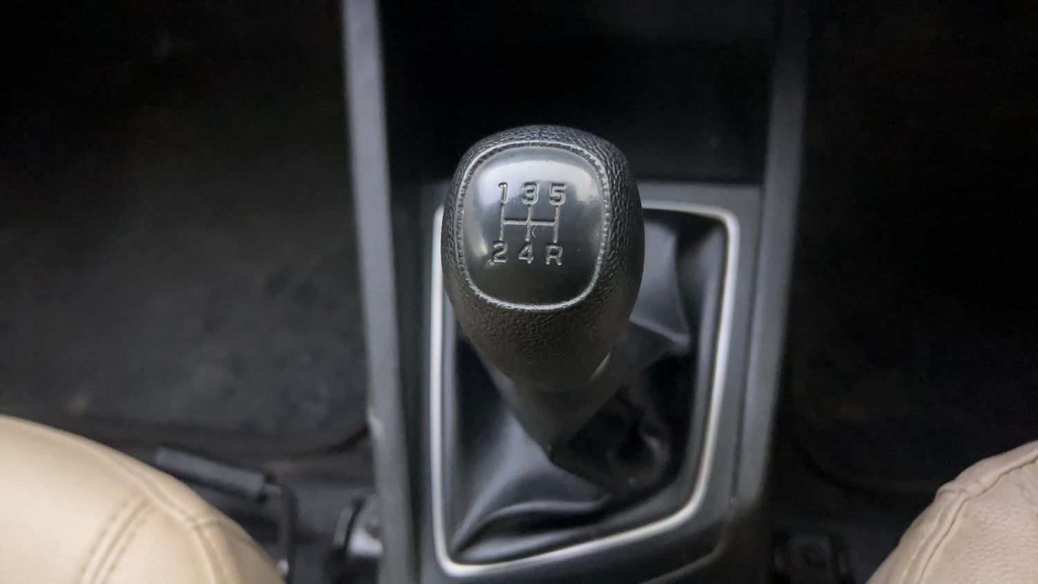Used 2016 Hyundai Elite i20 Sportz 1.2 Petrol Manual interior GEAR  KNOB VIEW