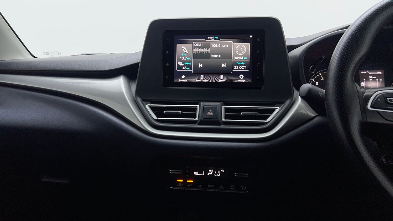 Used 2022 Maruti Suzuki Baleno Zeta MT Petrol Manual top_features Touch screen infotainment system