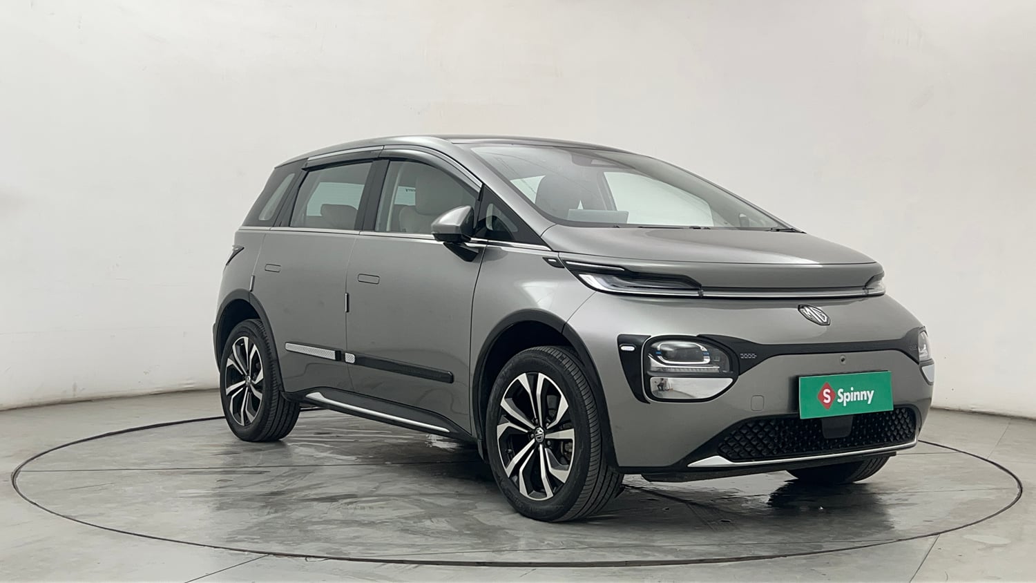 Used 2026 MG Motors Windsor EV Essence Pro Electric Automatic exterior RIGHT FRONT CORNER VIEW