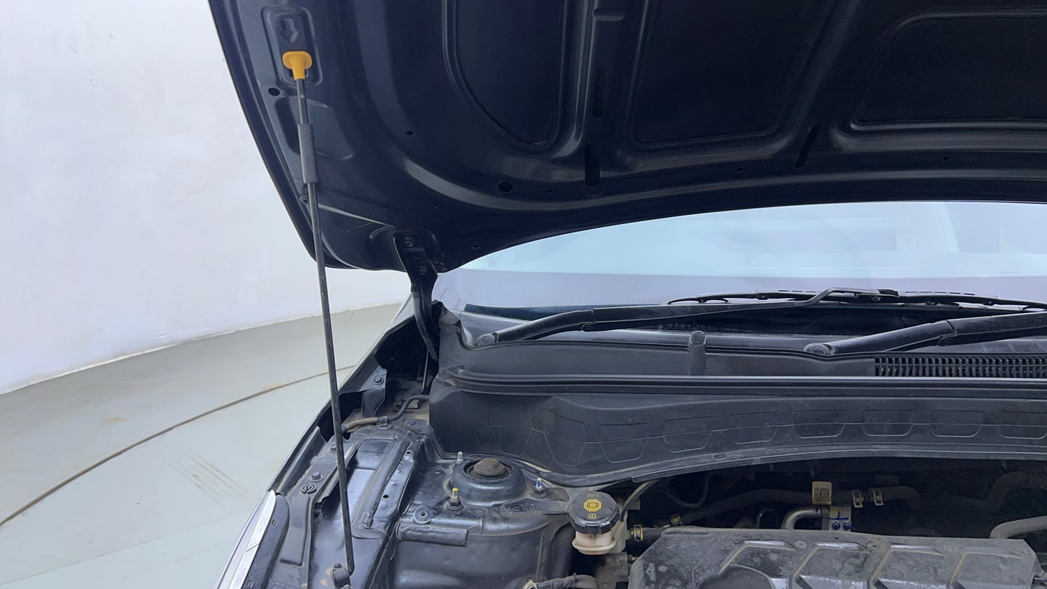 Used 2022 Kia Seltos HTX 1.5 Petrol Manual engine ENGINE RIGHT SIDE HINGE & APRON VIEW