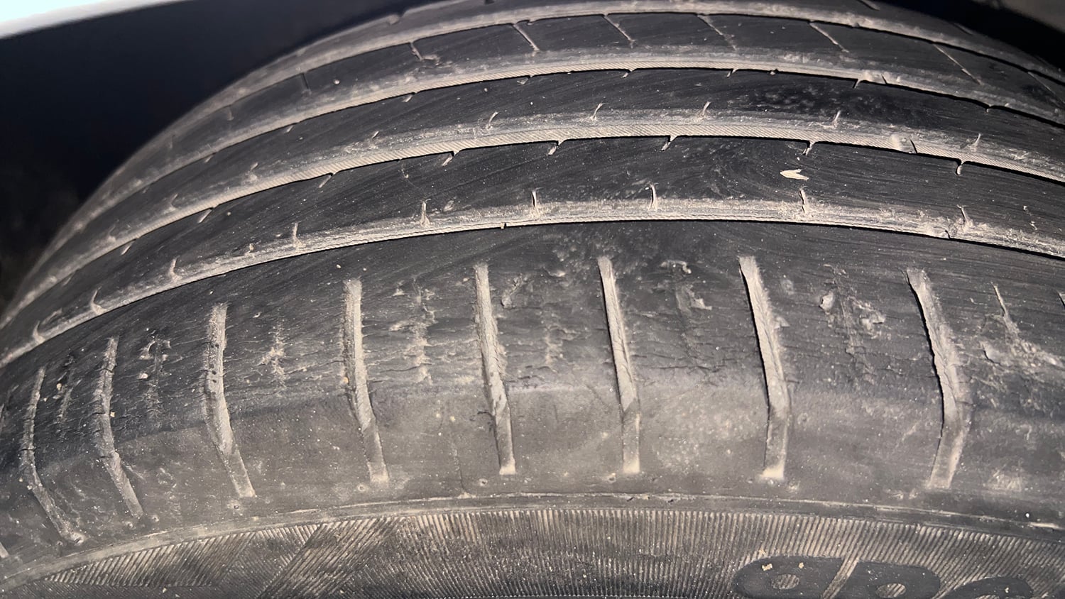 Used 2019 Hyundai Elite i20 Asta 1.2 (O) CVT Petrol Automatic tyres LEFT FRONT TYRE TREAD VIEW