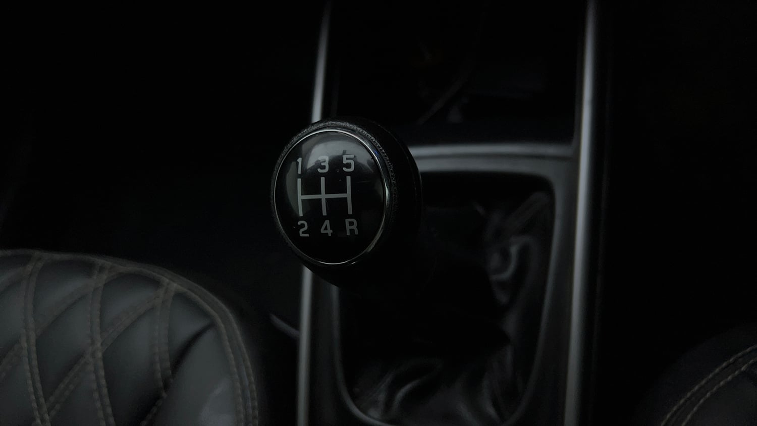 Used 2020 Maruti Suzuki Baleno Alpha Petrol Manual interior GEAR  KNOB VIEW