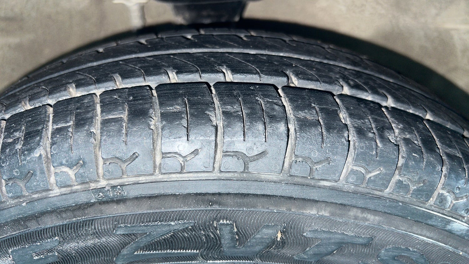 Used 2017 Maruti Suzuki Alto 800 LXi (O) Petrol Manual tyres RIGHT FRONT TYRE TREAD VIEW