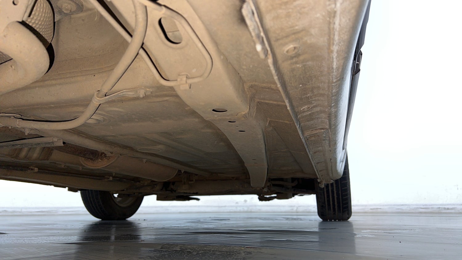 Used 2018 Maruti Suzuki Swift ZXi AMT Petrol Automatic extra REAR RIGHT UNDERBODY VIEW