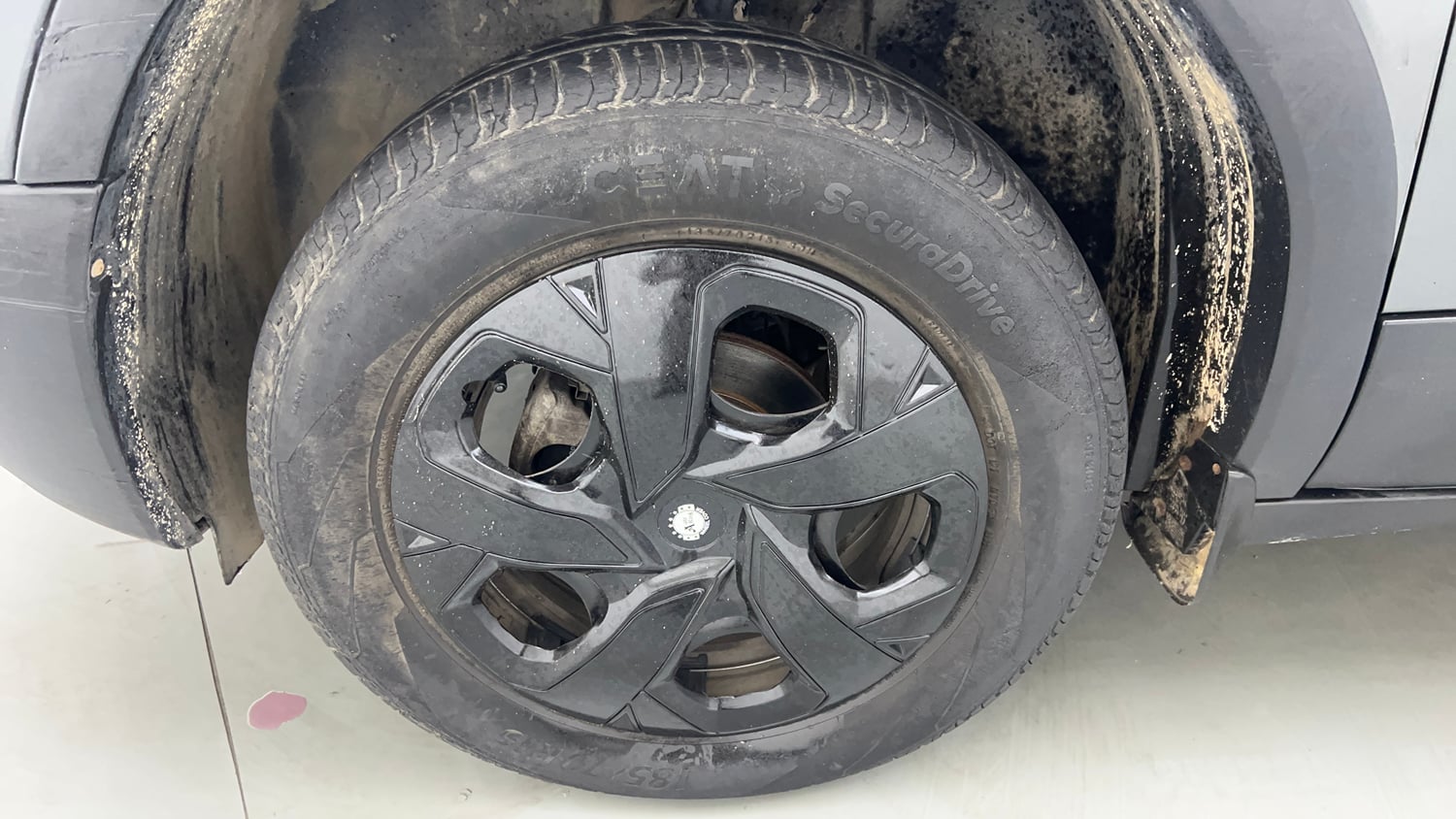 Used 2022 Tata Punch Accomplished MT Petrol Manual tyres LEFT FRONT TYRE RIM VIEW