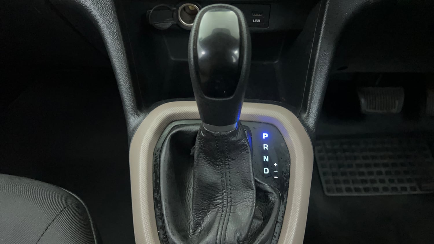 Used 2015 Hyundai Grand i10 Asta AT 1.2 Kappa VTVT Petrol Automatic interior GEAR  KNOB VIEW