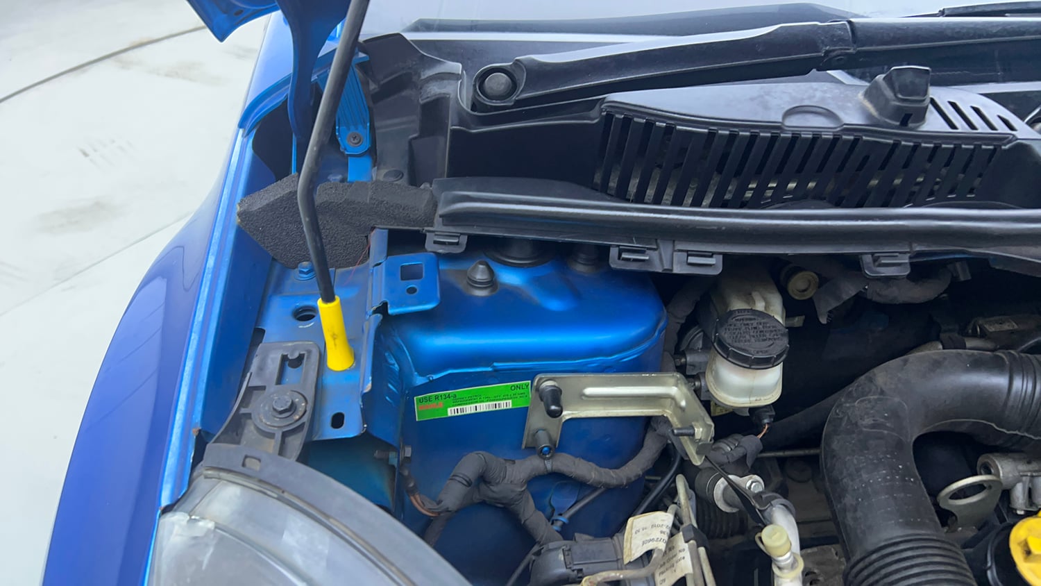 Used 2019 Tata Nexon XMA Petrol Petrol Automatic engine ENGINE RIGHT SIDE HINGE & APRON VIEW