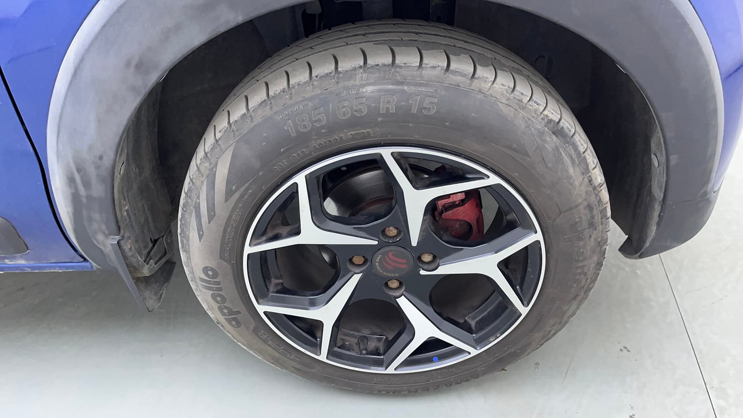 Used 2022 Renault Triber RXZ Dual Tone Petrol Manual tyres RIGHT FRONT TYRE RIM VIEW
