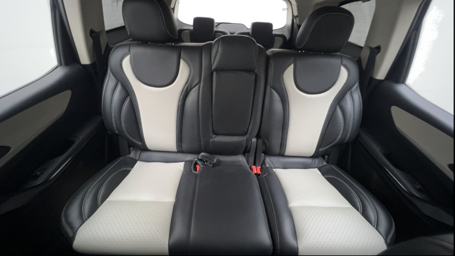 Used 2024 Mahindra XUV700 AX 5 Diesel AT 7 STR Diesel Automatic interior REAR SEAT CONDITION VIEW
