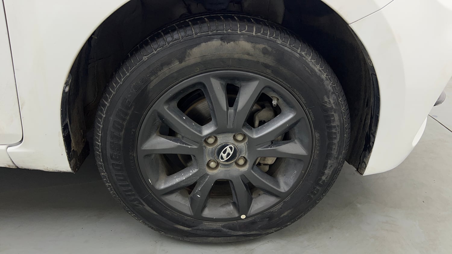 Used 2019 Hyundai Elite i20 Sportz Plus 1.2 CVT Petrol Automatic tyres RIGHT FRONT TYRE RIM VIEW