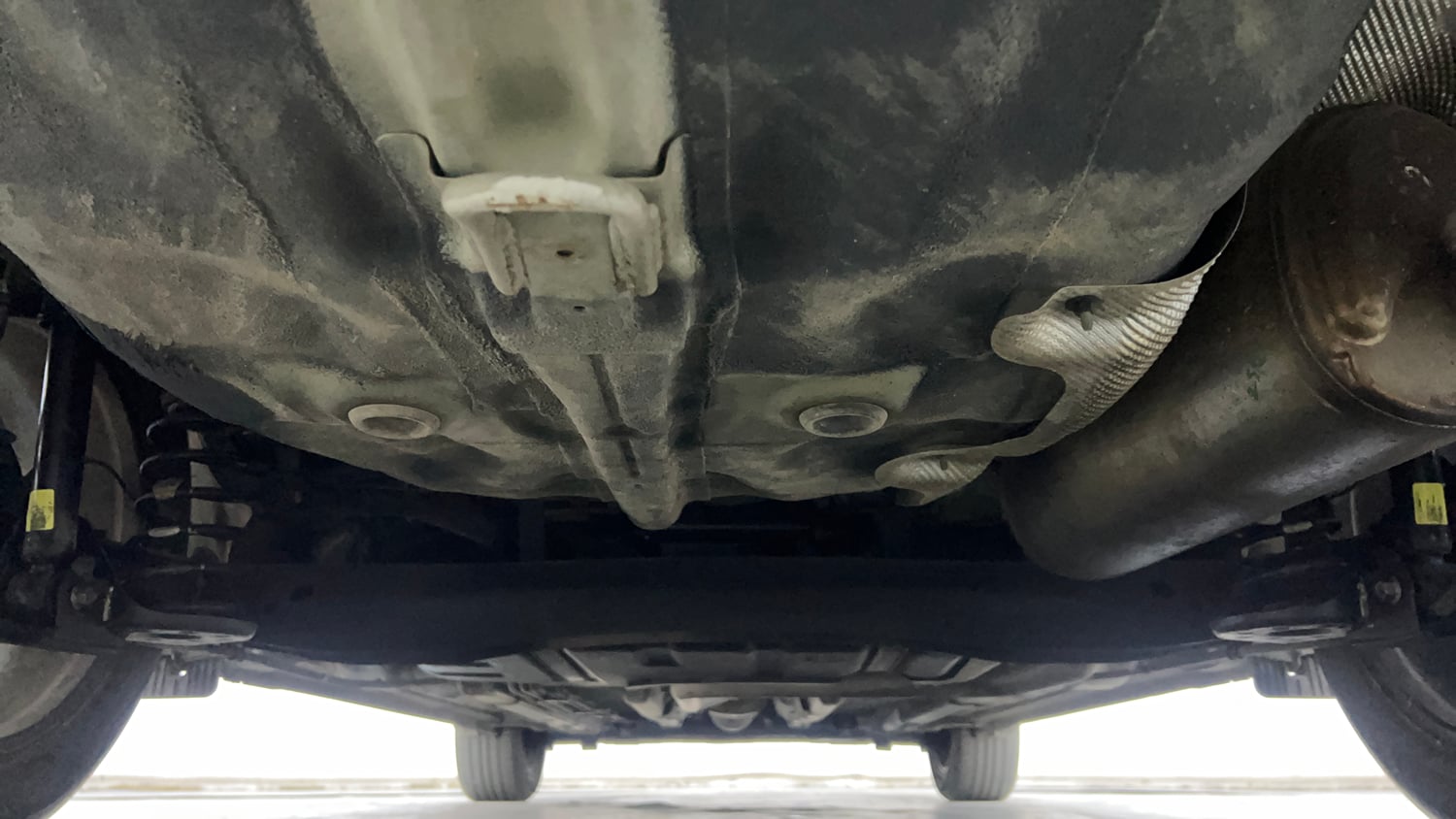 Used 2023 Hyundai Verna SX (O)1.5 MPi Petrol Manual extra REAR UNDERBODY VIEW (TAKEN FROM REAR)
