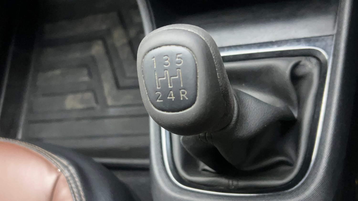 Used 2024 Tata Punch Pure MT Petrol Manual interior GEAR  KNOB VIEW